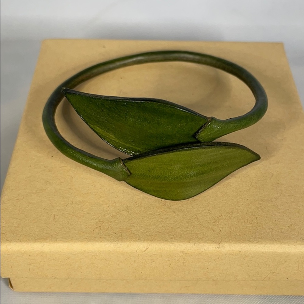 Unique Green Leaf Leather Bracelet